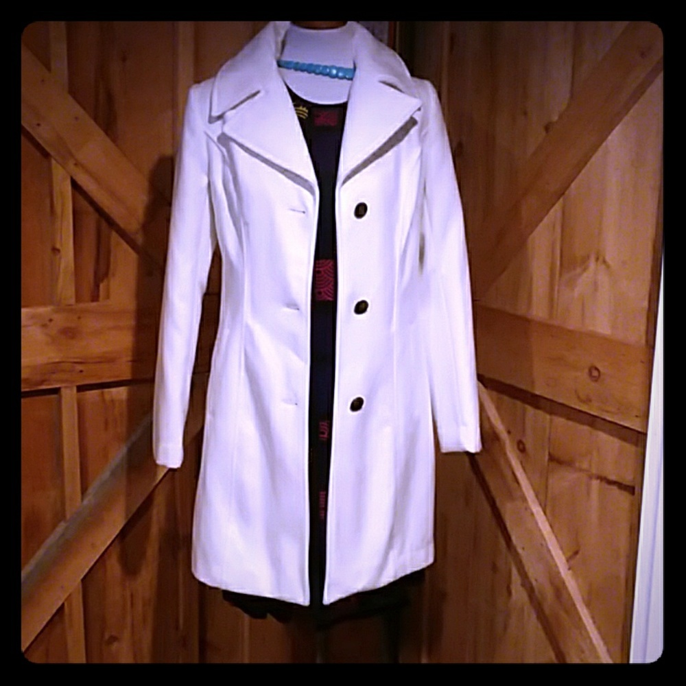 LADIES MID LENGTH COAT  NEVER WORN